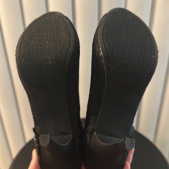 Lovey Lacey Noir Gloria Pumps! - Picture 5 of 8